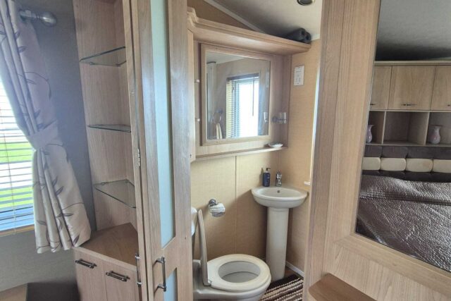 Toilet rm en suite Portrait