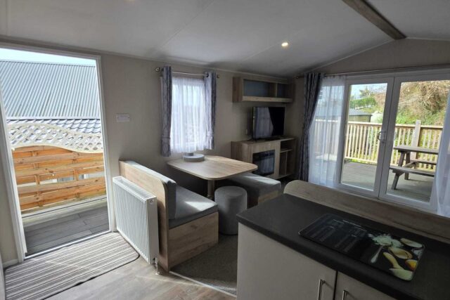 Static 3 Kitchen and Diner 2