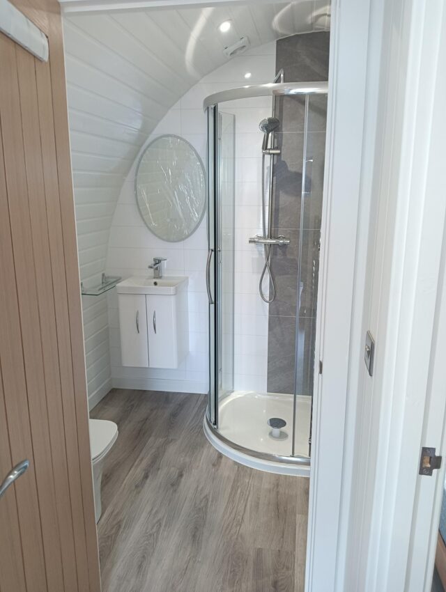 Deluxe pod bathroom 1